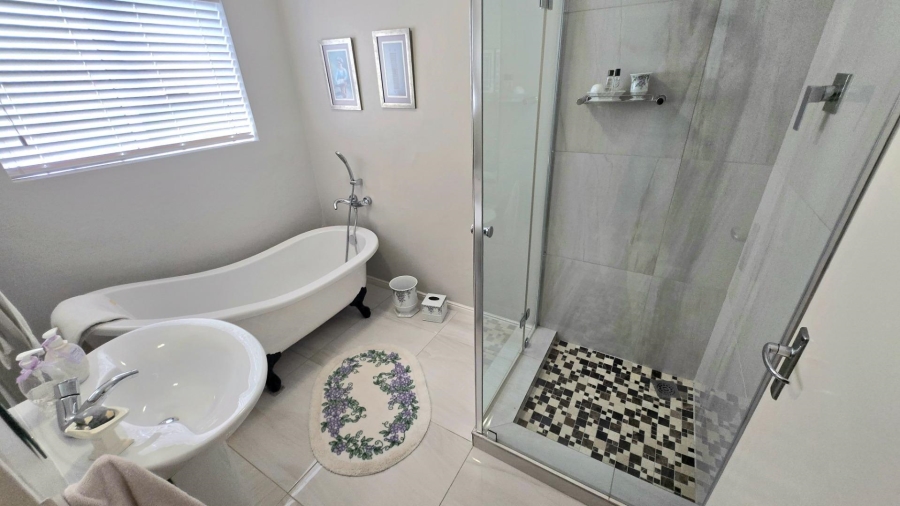 4 Bedroom Property for Sale in Kleinbaai Western Cape